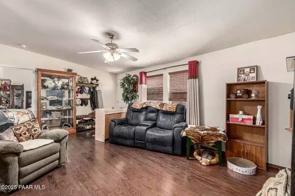 18415 Henry Coe RD, Peeples Valley, AZ 86332