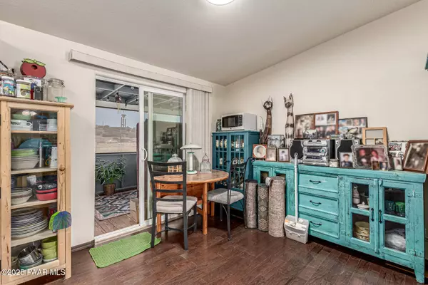 18415 Henry Coe RD, Peeples Valley, AZ 86332