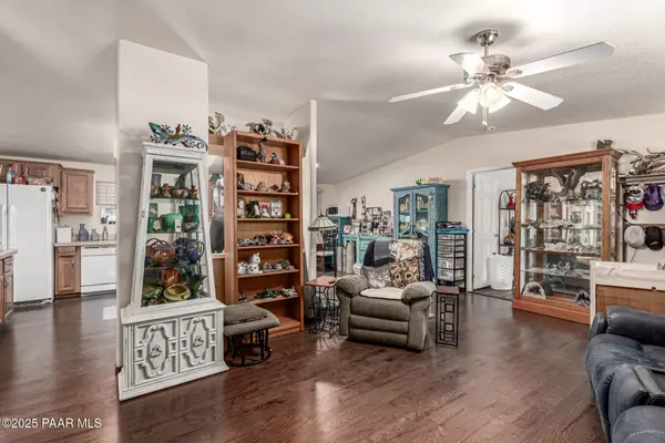 18415 Henry Coe RD, Peeples Valley, AZ 86332