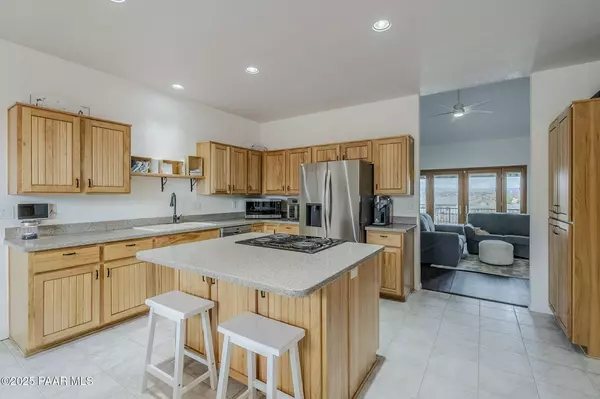 17862 E Hummingbird LN, Mayer, AZ 86333