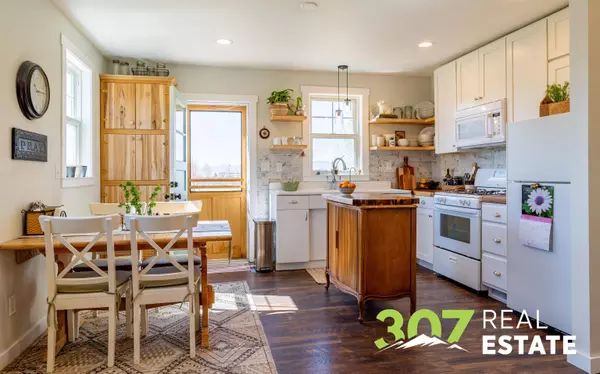 908 Lane 11, Powell, WY 82435