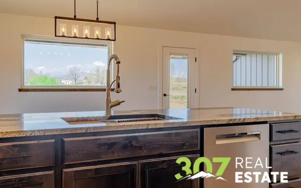 155 Road 20, Cody, WY 82414
