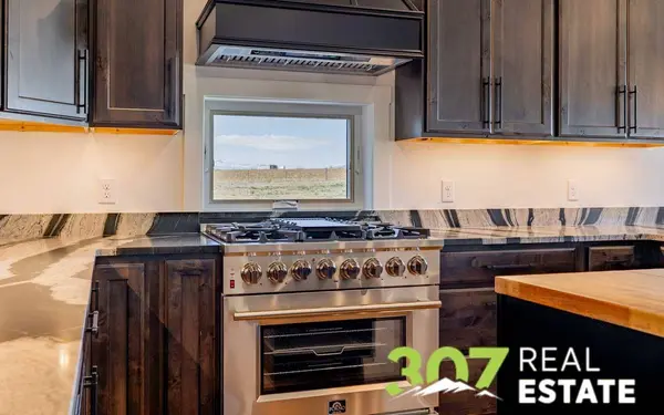 155 Road 20, Cody, WY 82414