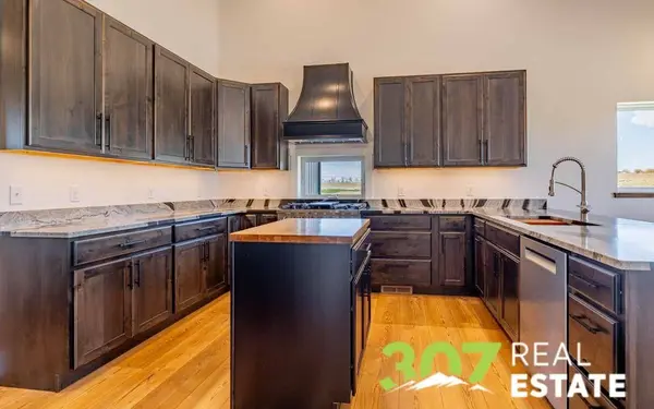 155 Road 20, Cody, WY 82414