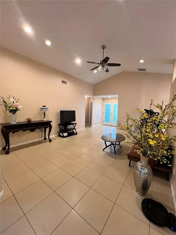 321 RIVER CHASE DR, Orlando, FL 32807