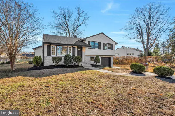 51 HOLLY DR, West Deptford, NJ 08096