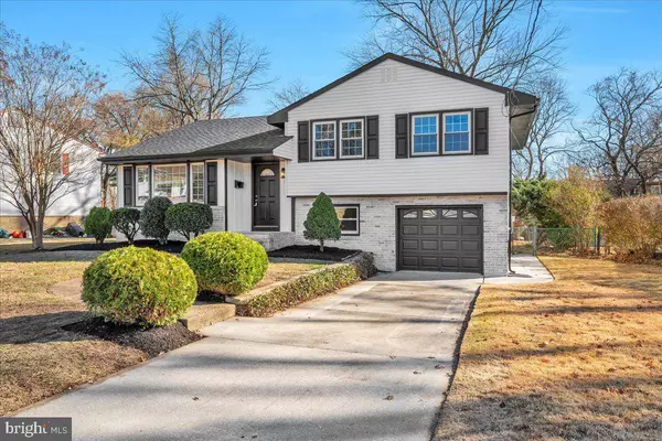 51 HOLLY DR, West Deptford, NJ 08096