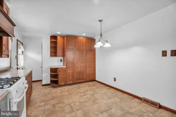 810 ASBURY AVE, National Park, NJ 08063