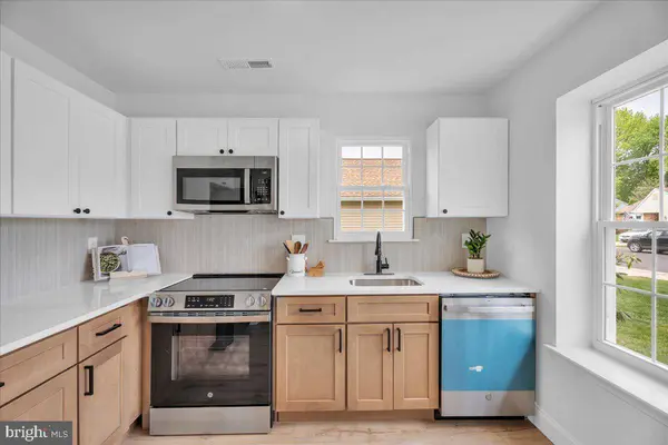 20 LAKEBRIDGE DR, Deptford, NJ 08096