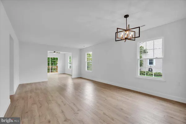 20 LAKEBRIDGE DR, Deptford, NJ 08096