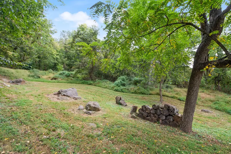 36762 Charles Town Pike, Purcellville, VA 20132-2768