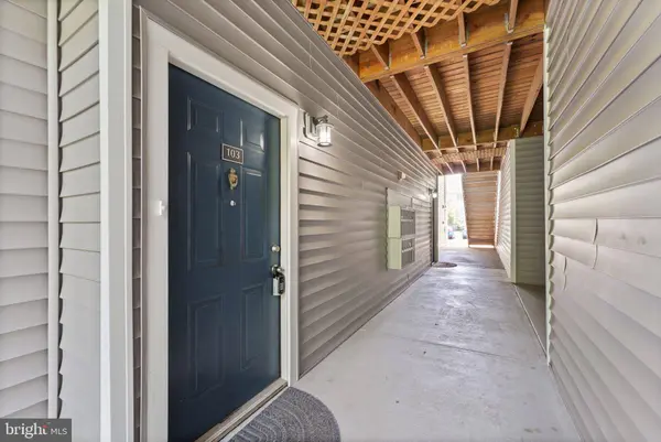 20453 CHESAPEAKE SQ #103, Sterling, VA 20165