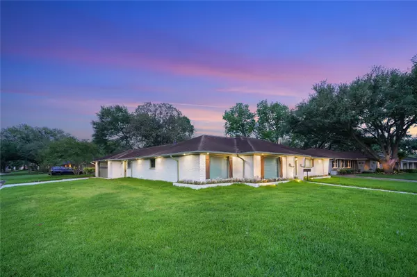 10011 Cliffwood DR, Houston, TX 77035