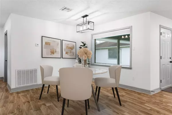 10011 Cliffwood DR, Houston, TX 77035