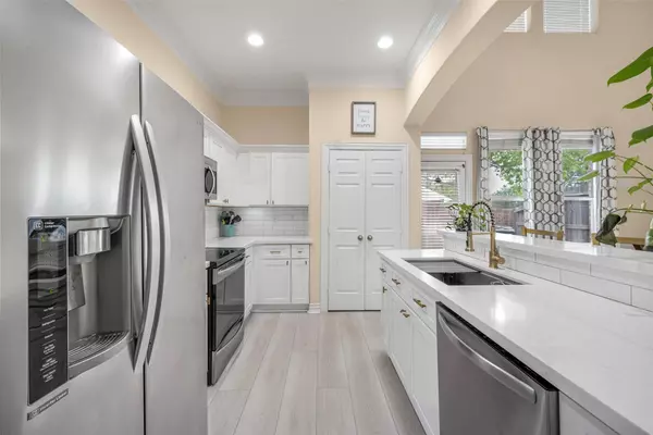 14223 Mossy Gate LN, Houston, TX 77082