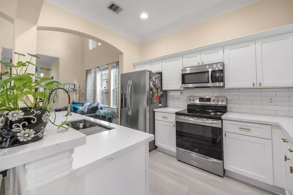 14223 Mossy Gate LN, Houston, TX 77082