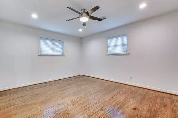 1202 Shadeland DR, Houston, TX 77043