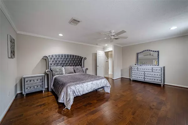 4319 Woodvalley DR, Houston, TX 77096