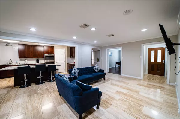 4319 Woodvalley DR, Houston, TX 77096