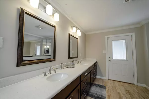 4319 Woodvalley DR, Houston, TX 77096