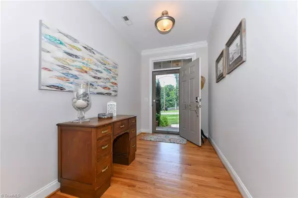 913 Aquaview DR, Kernersville, NC 27284