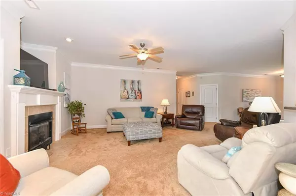 913 Aquaview DR, Kernersville, NC 27284