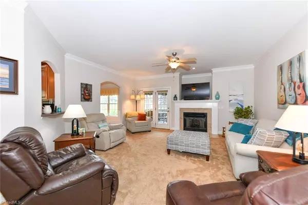 913 Aquaview DR, Kernersville, NC 27284