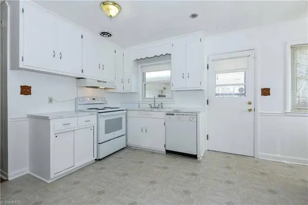 416 Greenwood DR, High Point, NC 27262