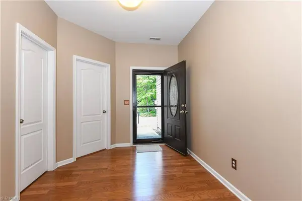 5019 Brian Center LN, Winston-salem, NC 27106