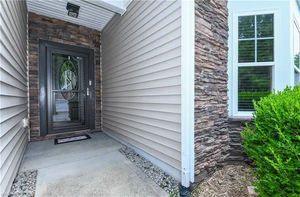 5019 Brian Center LN, Winston-salem, NC 27106