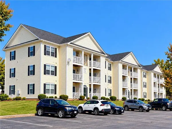 5205 Lambeth Farm LN, Kernersville, NC 27284