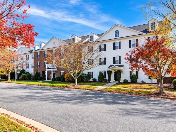 5205 Lambeth Farm LN, Kernersville, NC 27284