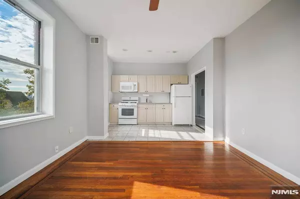 7505 Palisade AVE #304, North Bergen, NJ 07047