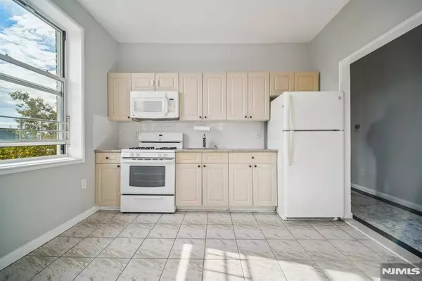 7505 Palisade AVE #304, North Bergen, NJ 07047