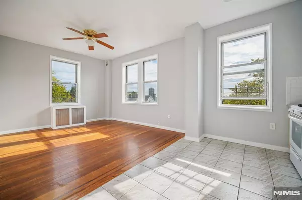 7505 Palisade AVE #304, North Bergen, NJ 07047