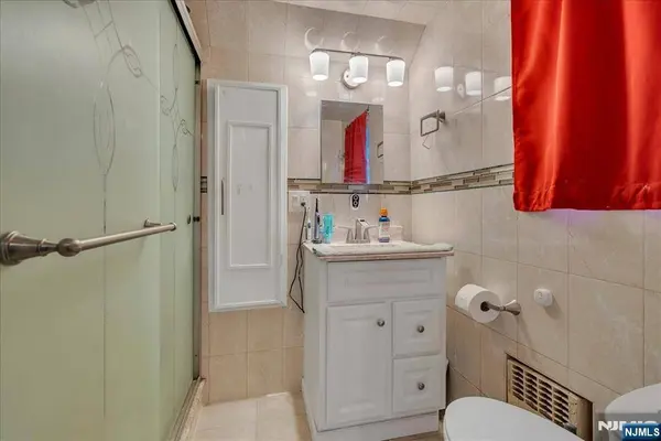 644 Valley Brook AVE, Lyndhurst, NJ 07071