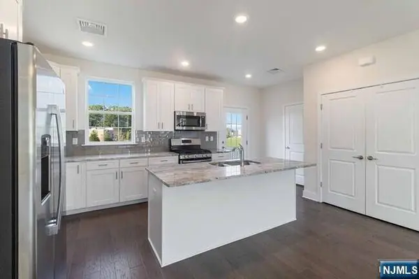 28 Colgate DR #905, Morristown Town, NJ 07960