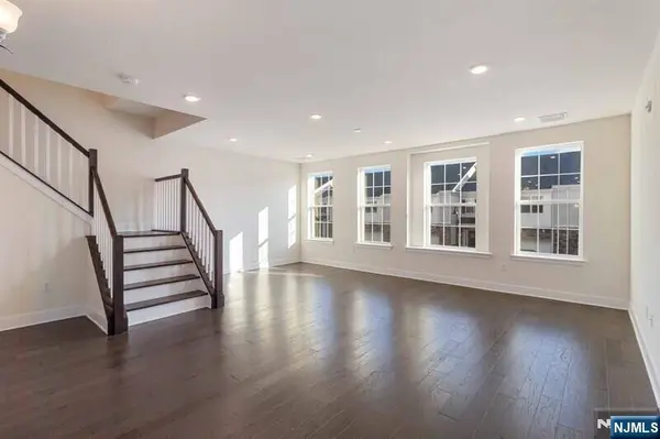 28 Colgate DR #905, Morristown Town, NJ 07960