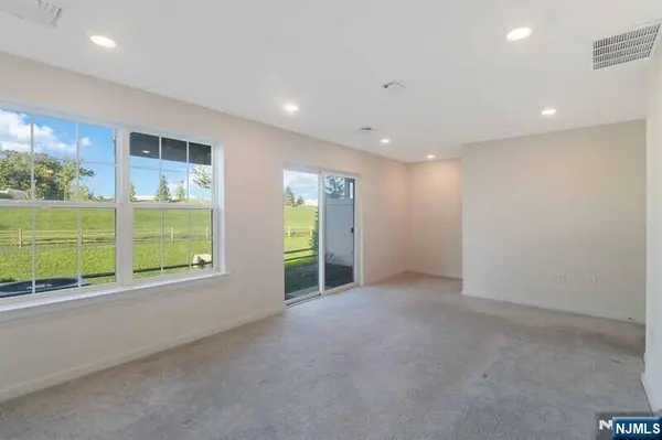 28 Colgate DR #905, Morristown Town, NJ 07960