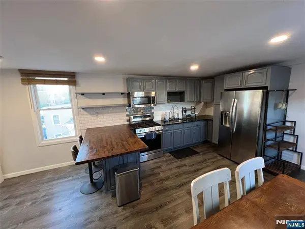 120 Stone ST #3, Newark, NJ 07104