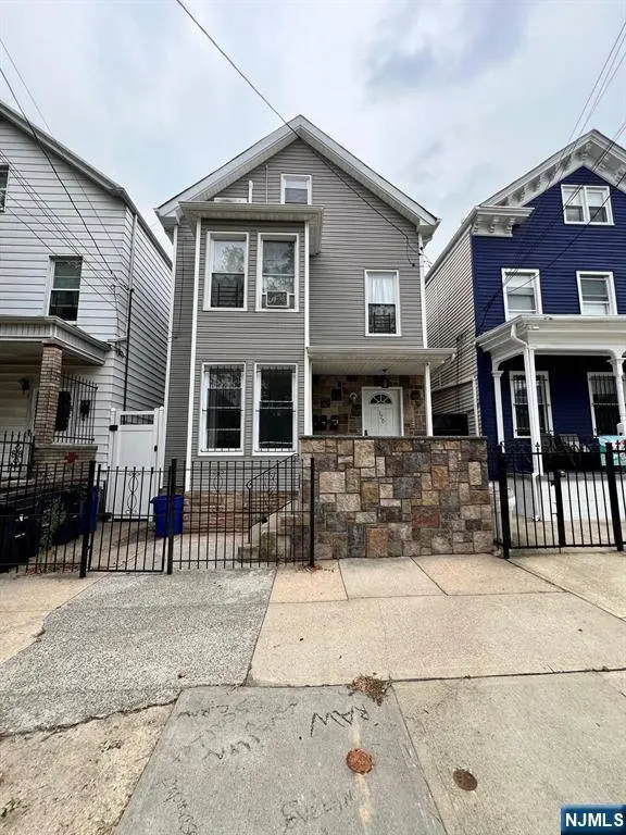 120 Stone ST #3, Newark, NJ 07104