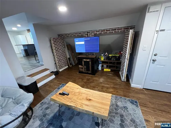 120 Stone ST #3, Newark, NJ 07104