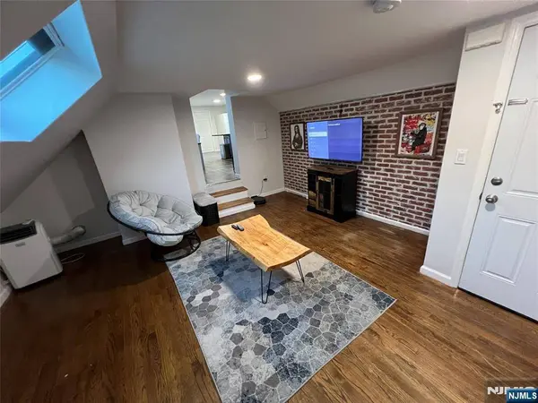 120 Stone ST #3, Newark, NJ 07104