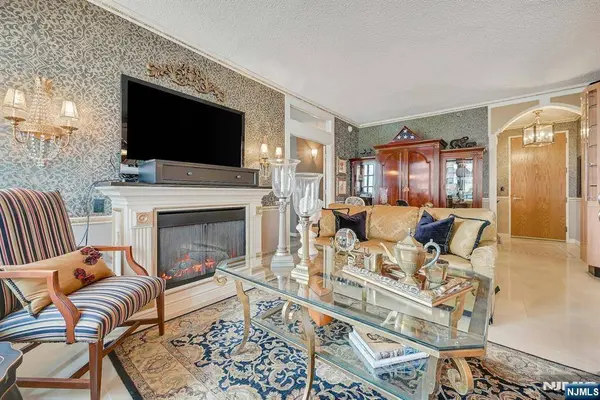 100 Carlyle DR #C06B, Cliffside Park, NJ 07010