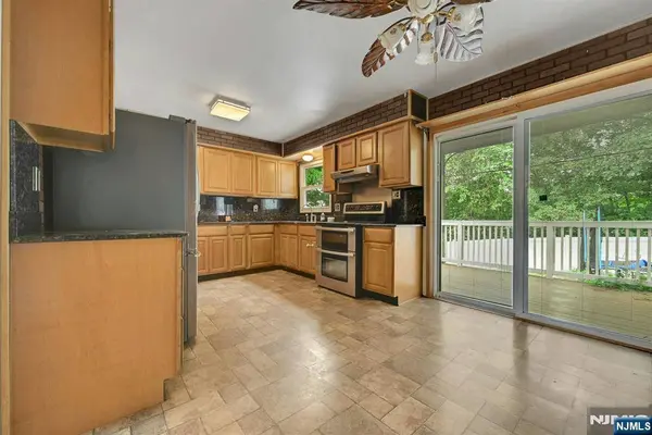 16 Essex RD, Sussex, NJ 07461