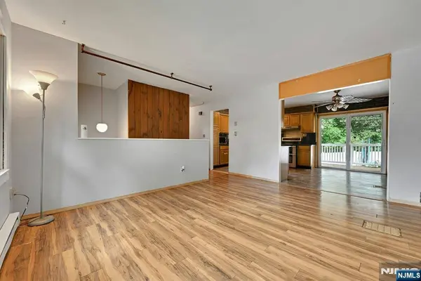 16 Essex RD, Sussex, NJ 07461