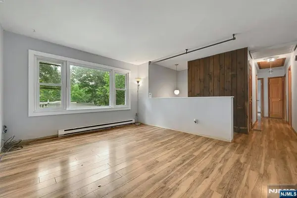 16 Essex RD, Sussex, NJ 07461
