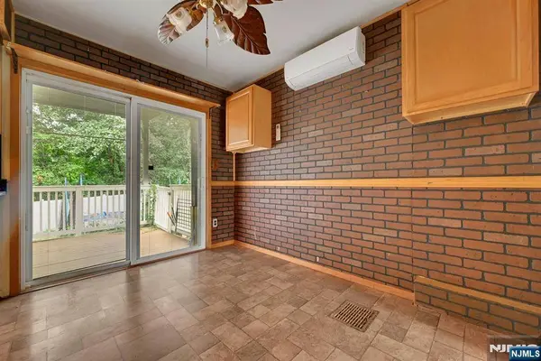 16 Essex RD, Sussex, NJ 07461