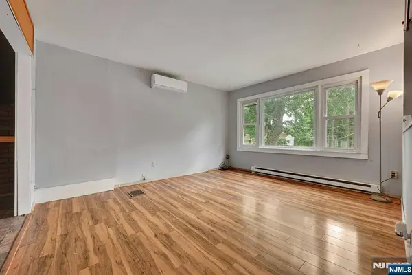 16 Essex RD, Sussex, NJ 07461