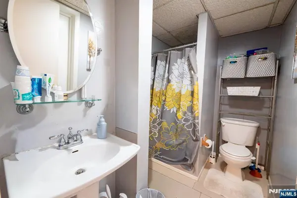 233-12 Nesbit TER, Irvington, NJ 07111